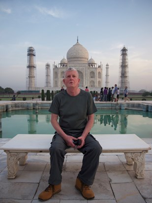 John posing at the Taj Mahal