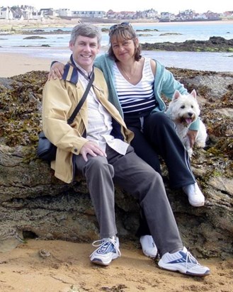 Gill, Andrew & Chloe on Elie beach - Sept. 2003
