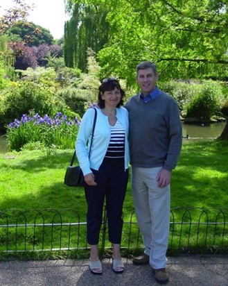 Gill & Andrew in Regents Park - May  2002