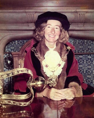 Ann Spokes Symonds. Lord Mayor of the Oxford 1976 77