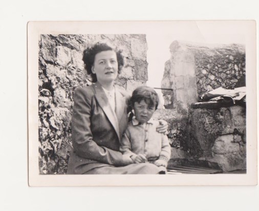 Mum and Kerry, 1957, Canterbury