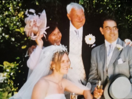 Proud parents of the happy couple, Norman Mari father & Mariluz Michael mother - orgullosos padres de la feliz pareja, Norman padre de Maricarmen y Mariluz madre de Michael