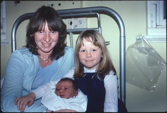 06 Anne baby Nicola Emma in hospital 1983