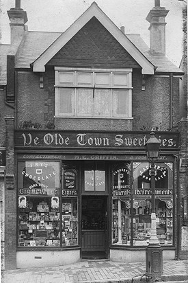 Peters mothers sweet shop1916