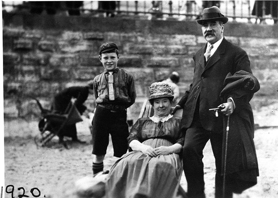 Peters parents with his brother Ron (died 1940)see earlier pic for grave.