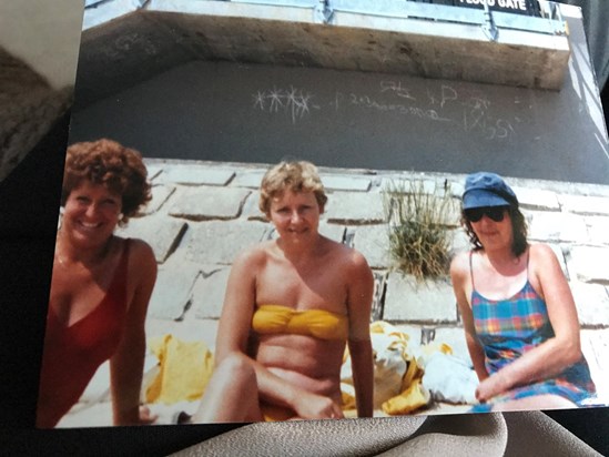 Paula,Anne&Val. Canvey , we knew how to live !!!