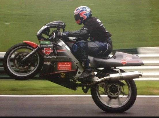 The amazing Darren Gough, over the mountain at Cadwell