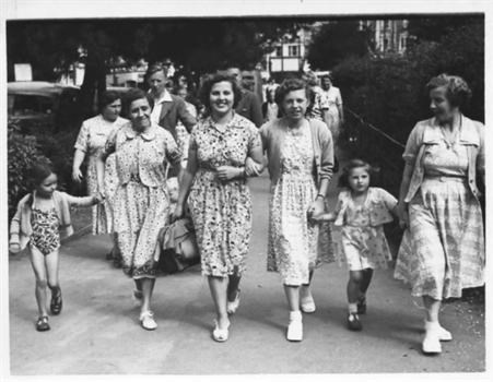 Sheila aged 15 with her cousins & her Mum, Doris, far right