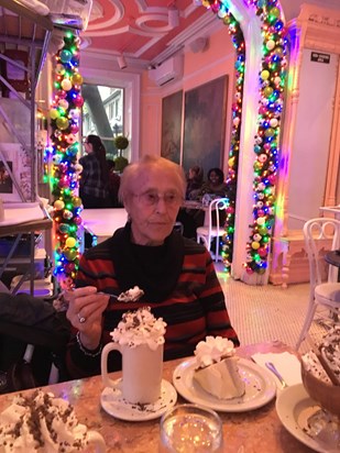 IMG 3034 Mum enjoying a lot of cream in Serendipity in New York November 2017