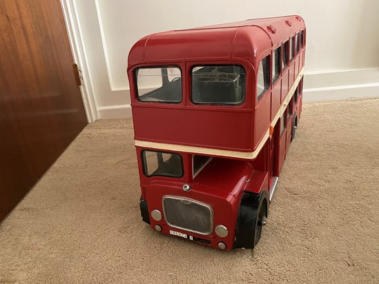 Front view of his amazing bus!