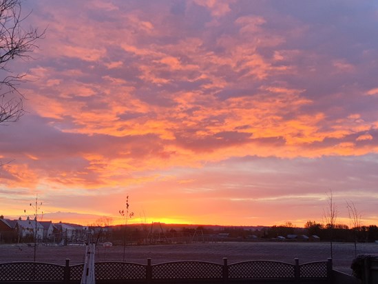 Outstanding sunrise on the morning of Mum's funeral, 20/11/24