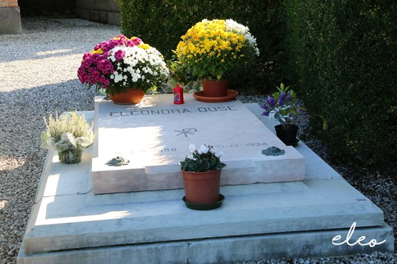 La tomba di Eleonora nel cimitero di S. Anna ad Asolo (TV)