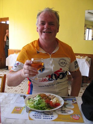 Paris to Hayling Charity Cycle Ride 2003 - well earned lunch