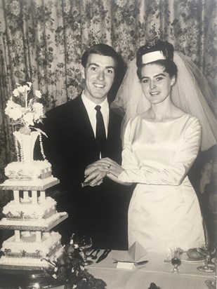 Alan and Eileen with wedding cake