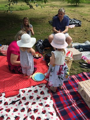 Dave enjoying a Summer picnic 🥰