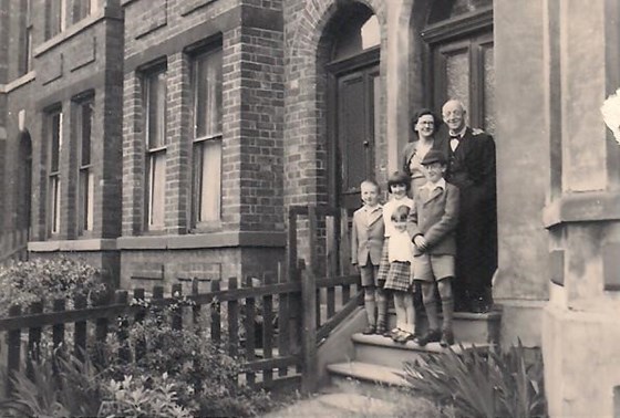 Gordon with his mother, father and siblings