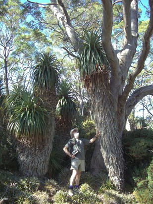 GM with giant heath, Richea Valley, LSC, Tas 2007