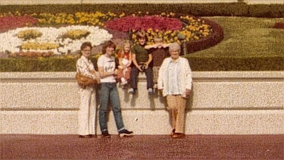 1978 12 Mom Michelle Jen Steve Dan Gram WDW Dec78