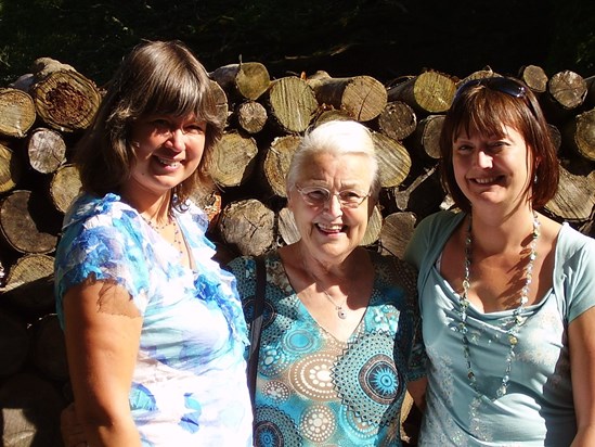 Ann with her mum and sister