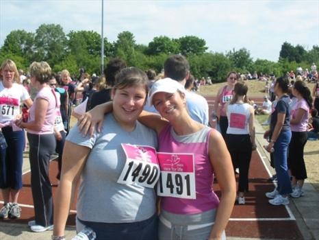 Sam with her friend Debbie before the race