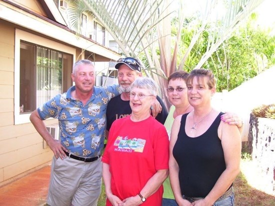 Hawaii 2007 ~ Louis, Tommy, Grandma, Julie, & Dixie