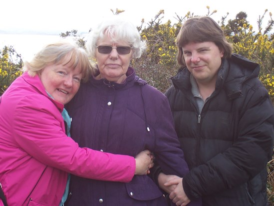 Mark with mum and aunt Varian