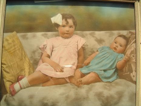 Aunty Ema & Beth as a baby