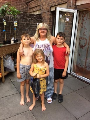 mum with Kevin’s children Logan Riley and jorja 