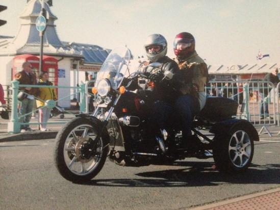 Ace Cafe - Brighton reunion rideout arriving at Brighton