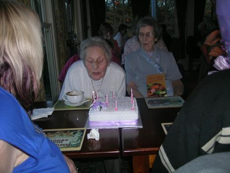 moms 80th birthday the cake was a surprise 1 mnth later she passed away R.I.P. xx