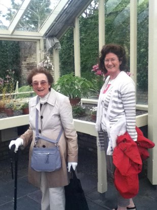 Anne & Gwen National Botanic Gardens 2015