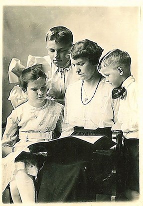 Sister Lois, brother Jim, mother Pearl and Bill circa 1917