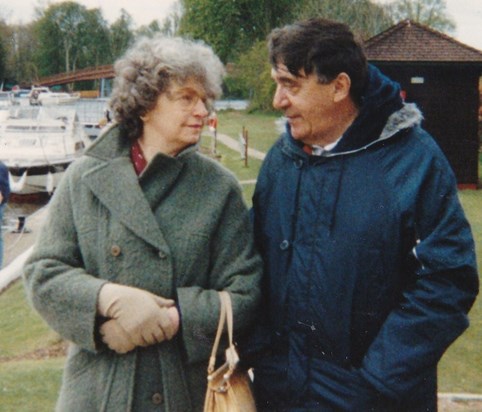 1990 on Thames path   Copie