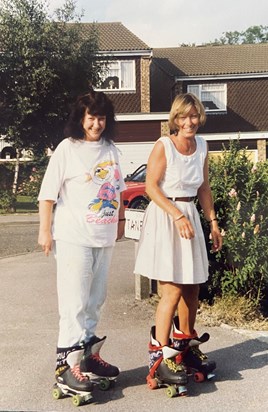 Linda & Sandra Skating Around The Houses