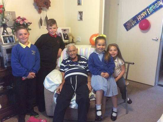 Dad with some of his great grand children xx