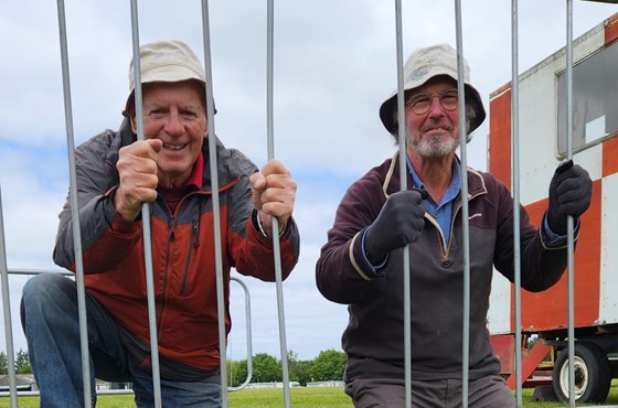 Ron & Mike Till 'behind bars'.