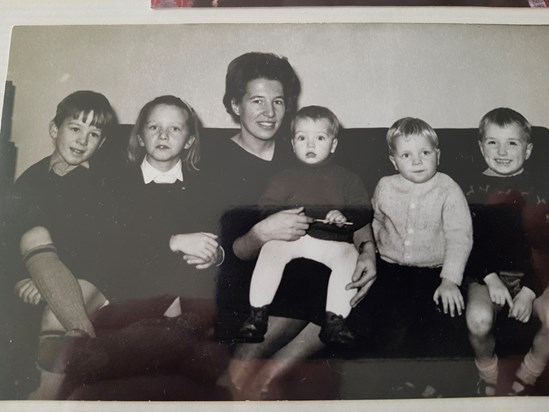 Mum with all five Children