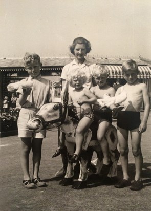 Eve (centre) with her brothers and mum