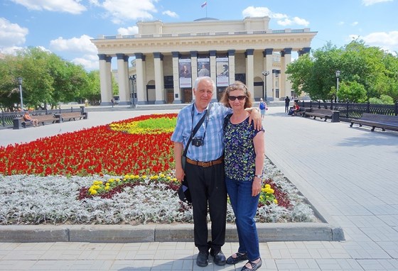 Novosibirsk central square with the Opera and Ballet Theatre behind us ...