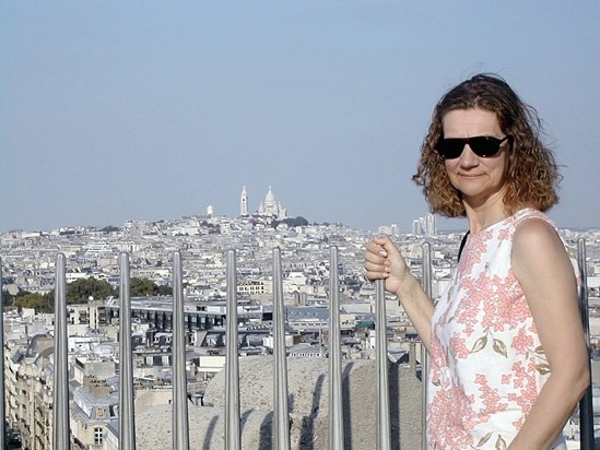 Thelma on top of the Arc de Triomphe