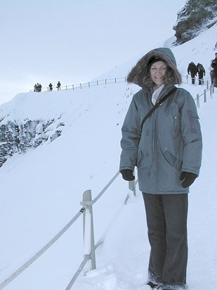 Thelma at the edge of the precipitous canyon of the Gulfoss waterfall