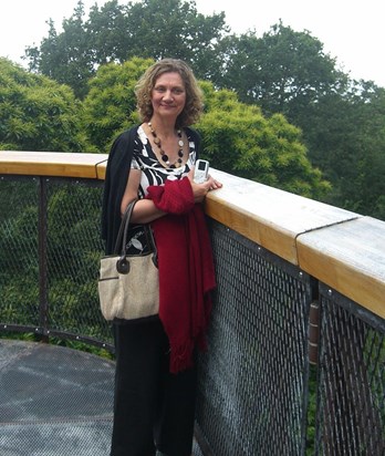 at Kew Gardens with her friends (2009)