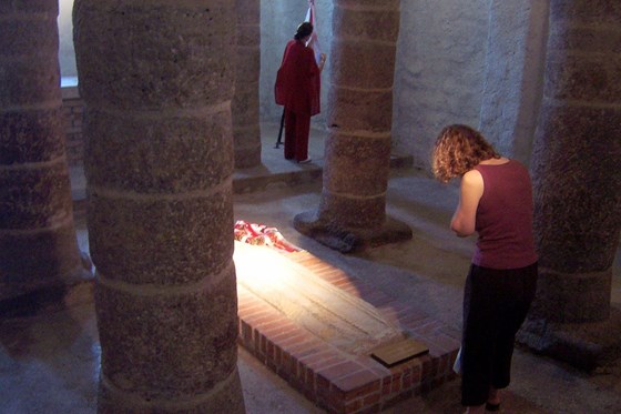 Thelma looking at the tomb of Andrew I of Hungary