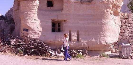 Thelma walking past hoodoo house (zoomed in)