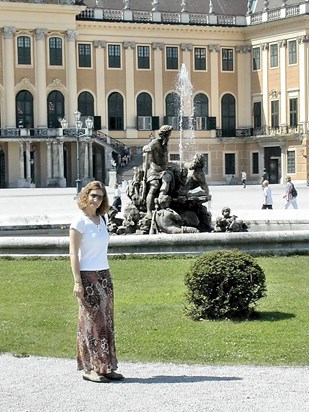 Thelma in the courtyard of Schönbrunn Palace