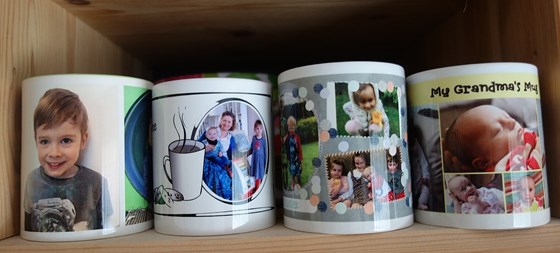 🎶 𝓦𝓱𝓸 𝓭𝓸 𝔂𝓸𝓾 𝓵𝓸𝓿𝓮? 🎶  - Grandma's mugs clearly show who