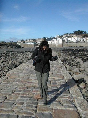Thelma on the causeway from Marazion to St Michael's Mount, 2004