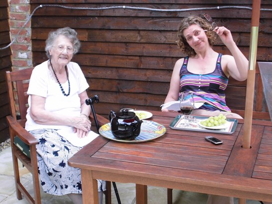 Thelma with her Mum at The Coach House, near Winchelsea