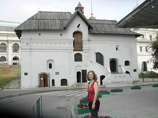 2004 - Moscow - my grumpy love disapproves of her paparazzo outside the Old English Embassy