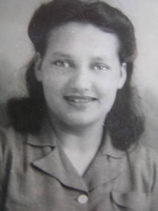 1945.05.17. Mum.Age 18